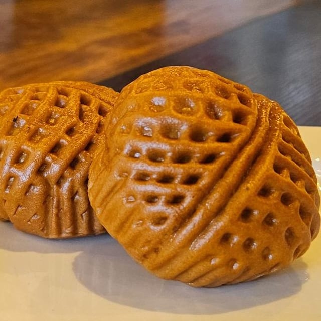 Steamed Sweet Bun with walnut and brown sugar fillings (2).