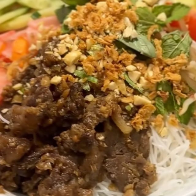 Vietnamese Grilled Beef and Lemongrass Noodle Bowl(NEW).